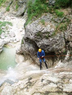 CO Spartak Hluk - Expedice Šafipura 2007 - Zdoláváme 18m vysoký vodopád.